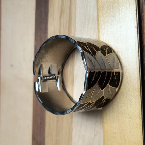 Inged Bracelet Peacock Fashion Enamel Silver Tone Blk/Ivory - Picture 12 of 12